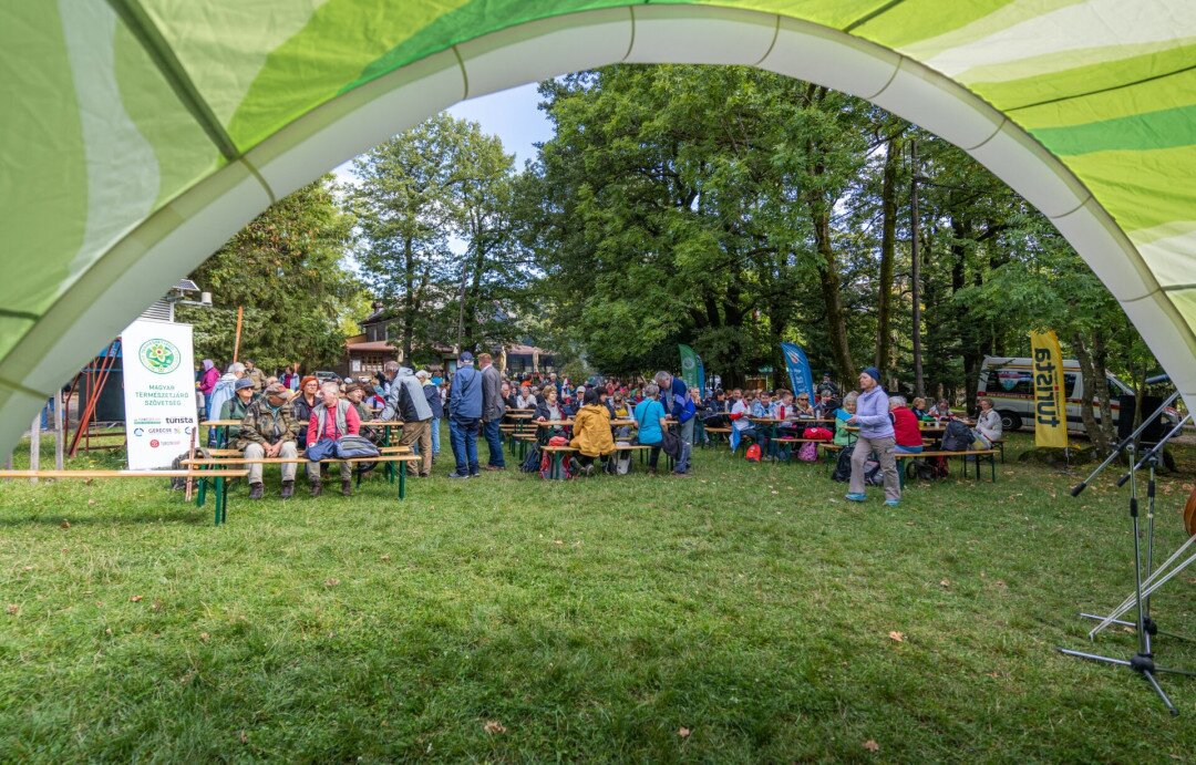 Elismerések a Természetjárók Napján