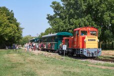 Nagy szelet a Berekből keskeny nyomtávon – videóriport a Balatonfenyvesi kisvasútról