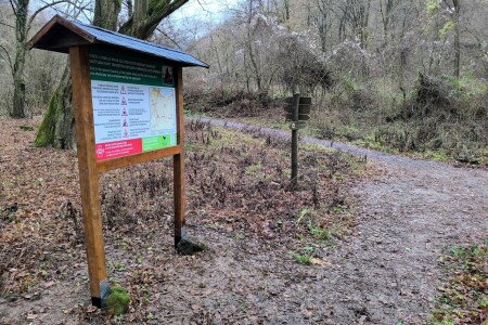 Újabb figyelmeztető táblák a Vadálló-kövek környékén